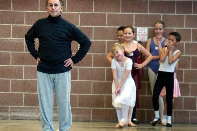 Dance star Wayne Sleep jokes with young ballet dancers at his ballet workshop at the Leeds University Sports Centre.