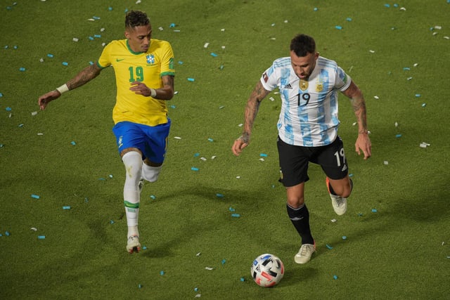 Raphinha chasing Argentina's Nicolas Otamendi.