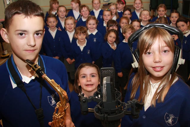 Pupils from Lythe School make their Christmas record.