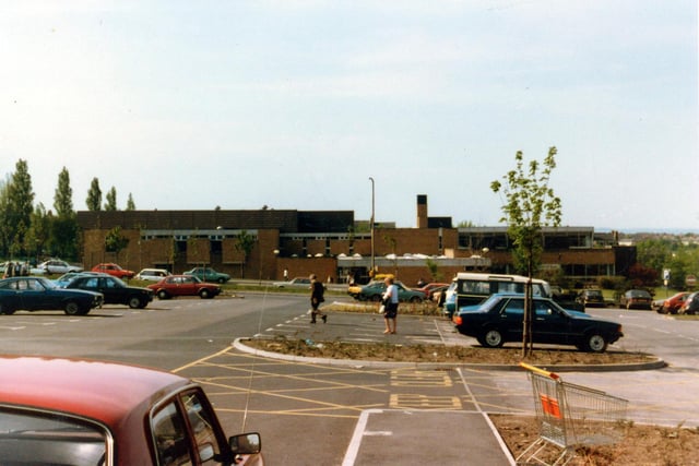 Scatcherd Sports Centre in Queensway from Morrison's car park pictured in June 1984. It was built circa 1973 and was later re-named Morley Leisure Centre.