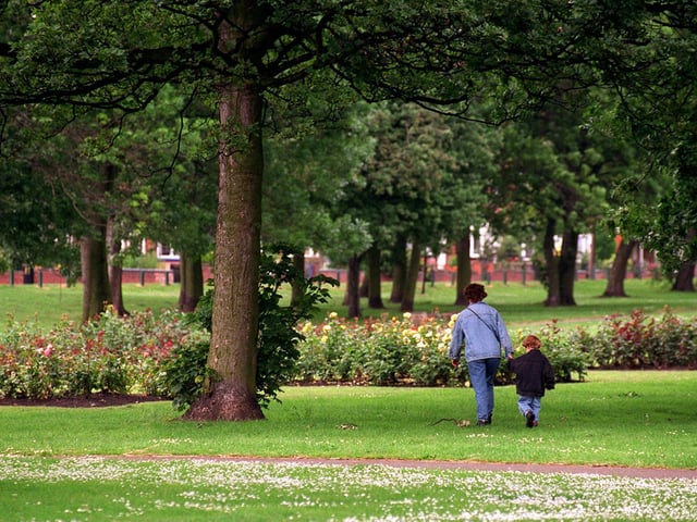 Share your memories of Beeston in 1996 with Andrew Hutchinson via email at: andrew.hutchinson@jpress.co.uk or tweet him - @AndyHutchYPN