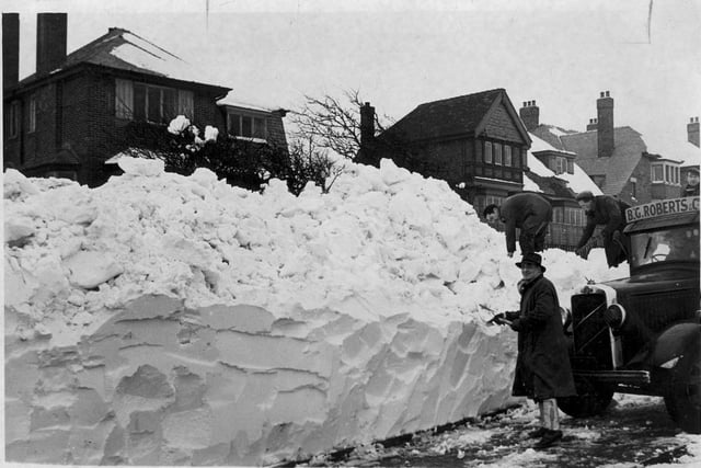 Digging out on Newton Drive Blackpool, February 2 1940