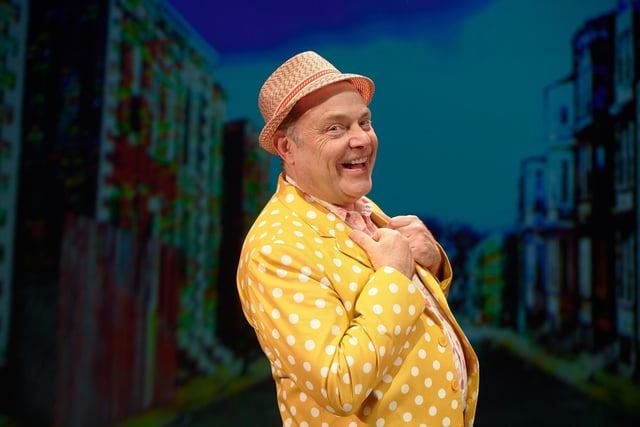 Actor and comedian John Thomson will join the smash hit UK tour of Hairspray as Wilbur Turnblad this Christmas