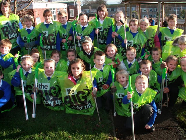 Stakeby School’s eco team about to embark on a litter pick at Pannett Park.