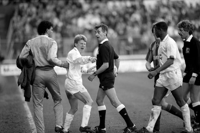 Gordon Strachan complains to the referee.
