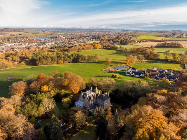 In its grounds surrounded by trees, Williamcraigs House is secluded, yet is within easy reach of nearby towns, villages, and the big cities.