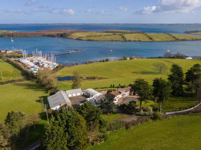 A beautiful Irish location for this superior home, from which you can stroll down to the water. Perfect for anyone who enjoys sailing, too.