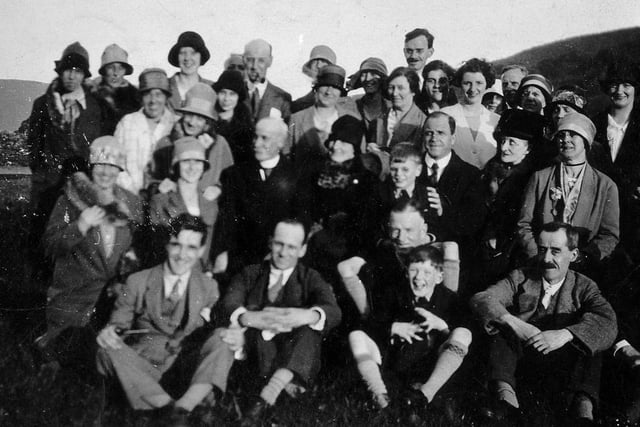 A large group of former Leeds library staff on a staff outing circa 1927.