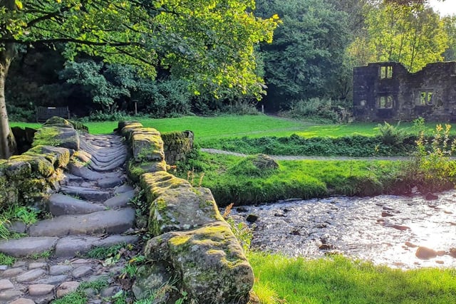 Ian Haydock has shared this lovely photo of Packhorse Bridge and the ruins of Wycoller Hall.