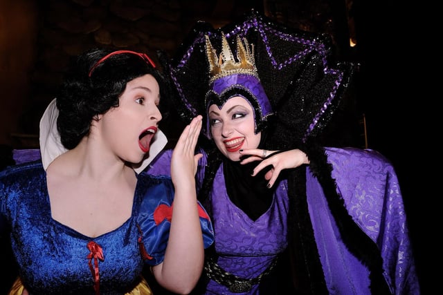Sarah Dare as Snow White and Sarah Nelson as Horribella