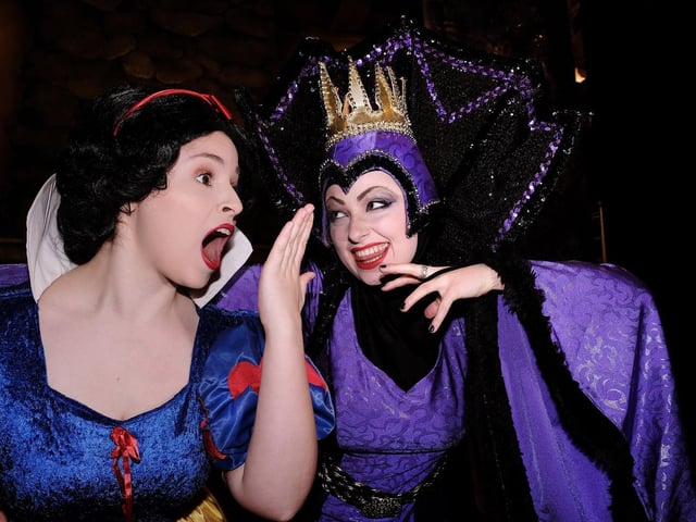 Sarah Dare as Snow White and Sarah Nelson as Horribella