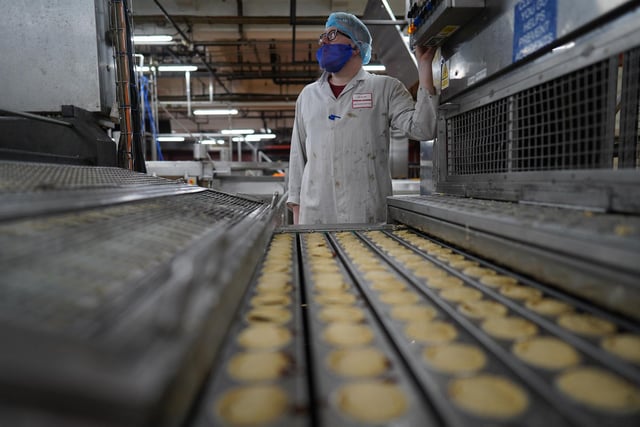 The factory, which produces all kinds of cakes all year round, has 14 huge production lines