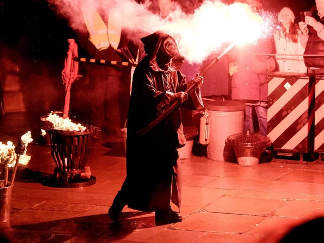 Lighting the flames at the end.
215088z