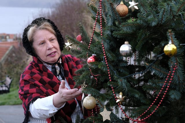 Carol Stocks views the decorations on a Christmas tree.
215083e