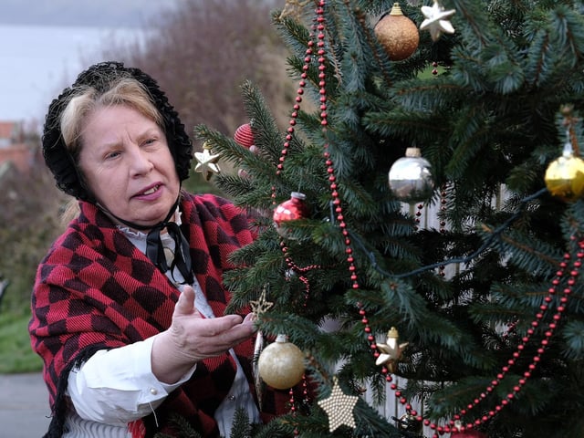 Carol Stocks views the decorations on a Christmas tree.
215083e