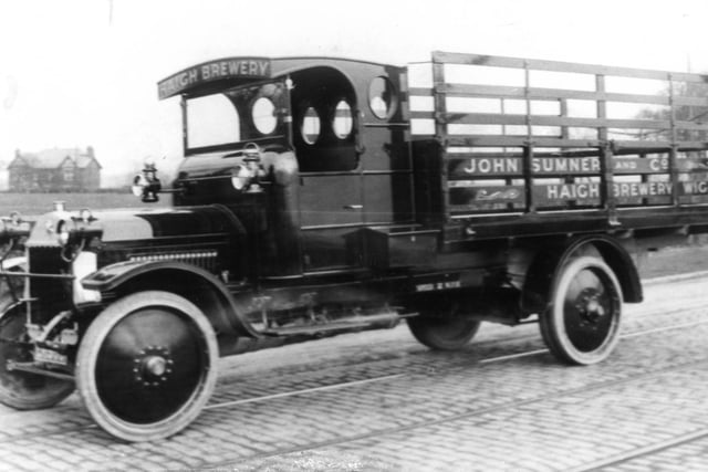 Picture of the John Sumner brewery wagon at the Haigh brewery in the early 1900s