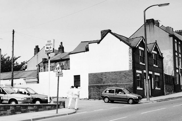 Fred Grimes garage in Standishgate in 1986