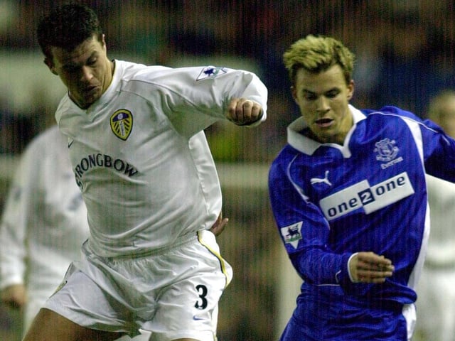 Ian Harte challenges Everton's Niclas Alexandersson.