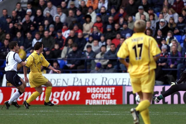 Robbie Fowler scores his second goal.