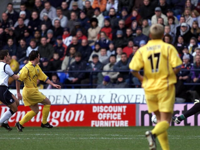 Robbie Fowler scores his second goal.