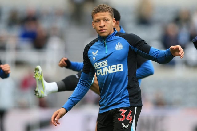 Middlesbrough and Stoke City have joined the race to sign Newcastle United striker Dwight Gayle (Football Insider).
