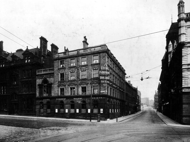 Calverley Street in October 1928. On the extreme left are the Municipal Buildings, which is now the Central Library. The Leeds Permanent Building Society block was demolished, then cleared land created the Victoria Gardens in front of the library and the Garden of Rest for the war memorial, and for The Headrow to be widened.