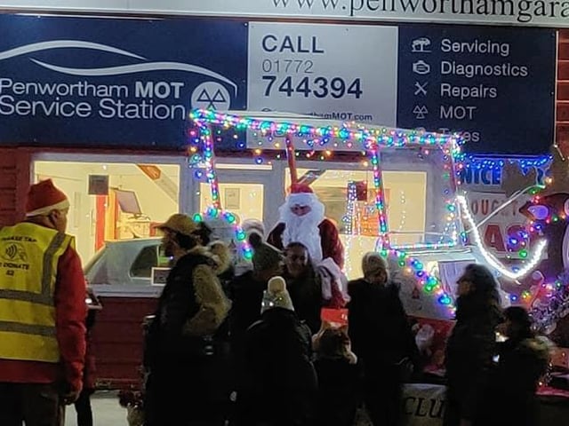 Liverpool Road was transformed into a Christmas wonderland between 6pm and 9pm when stallholders lined the street to showcase their festive goods. Pic credit: Stephen Murtagh
