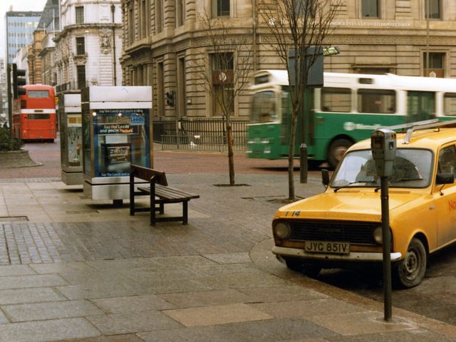 The Headrow seen from the junction with Cookridge Street in November 1980. Park Row is on the left.