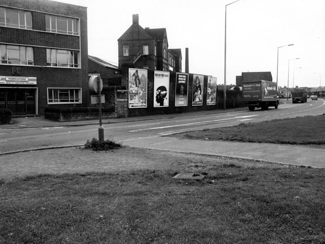 Hunslet Lane in March 1980.This view is looking towards Leeds city centre with Tetley's Brewery on the right.