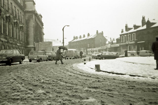 Woodhouse Lane from the junction with Cavendish Road, showing the Parkinson Building of Leeds University on the left. Taken at Christmas in 1971, a covering of snow can be seen on the ground, turning to slush on the roads.
