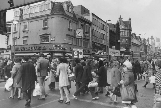 Christmas shoppers on Briggate in December 1971.