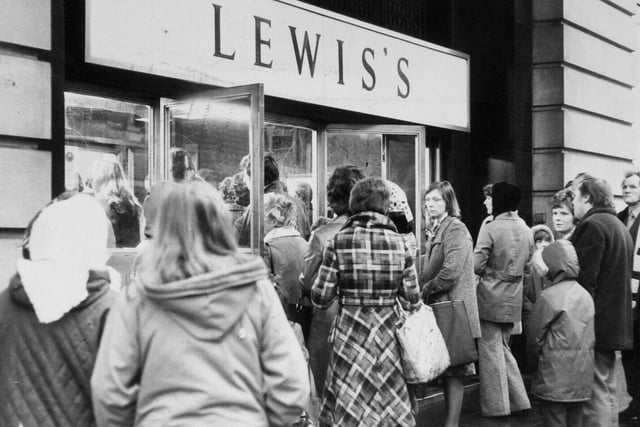 Part of the queue which formed outside Lewis's for the sale in December 1975.