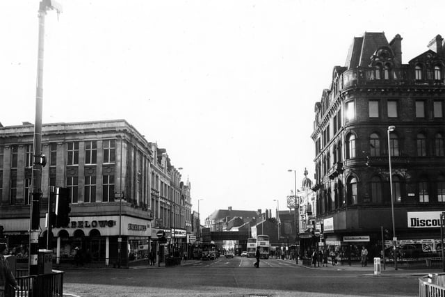 Briggate with the Duncan Street and Boar Lane junction in September 1981. On the left is Rumbelows TV & Electrical Goods; on the right, Boar Lane Discount Warehouse, and further along, John Dyson, jewellers, from which a clock is seen protruding out.