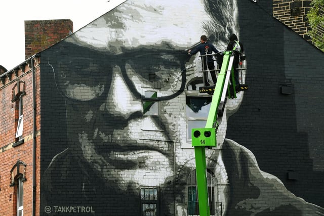 Street artist Irek Jasutowicz painted this tribute to Marcelo Bielsa in Hyde Park.
