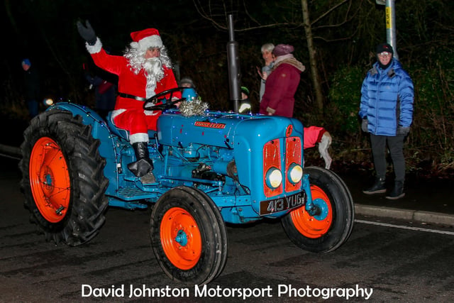 Festive tractor run delights hundreds. Picture by David Johnson