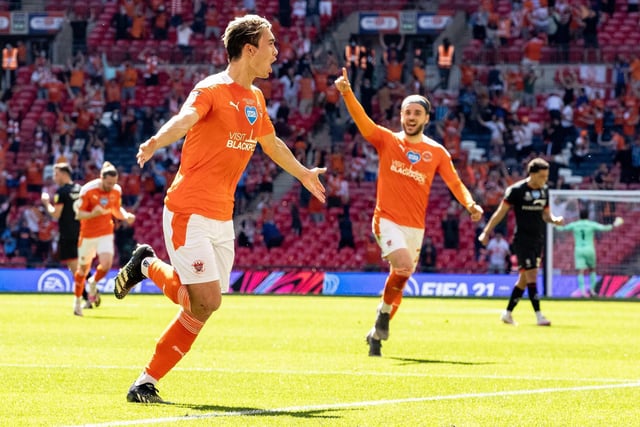 Blackpool sealed promotion via the play-offs for a record-breaking sixth time by beating Lincoln City 2-1 in the final, thanks to Kenny Dougall’s double. 4,000 Seasiders were there to witness it.