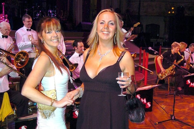 Gillian Fazer (left) and Alison Towle in 2004