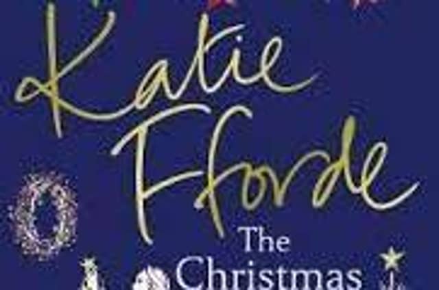 Romy is all set to join her boyfriend and his family in France for Christmas, though truth be told she isn't looking forward to it very much. And then she meets Felix - and her plans for the big day suddenly become a lot more interesting.