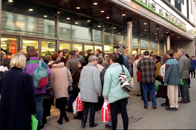Enjoy these photo memories of Christmas sales in Leeds. PIC: Peter Thacker