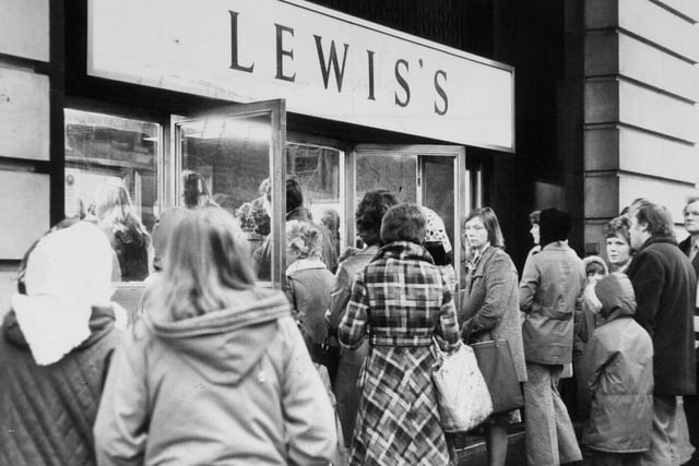 Part of the queue which formed outside Lewis's for the sales in December 1975.