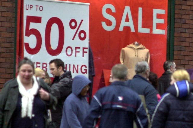 Sales shoppers on The Headrow in December 2002.