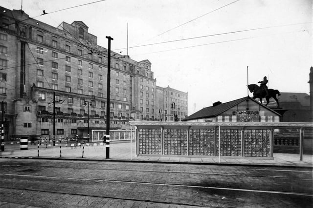 City Square in January 1940. In view is the Queens Hotel, the statue of the Black Prince and shelters for people waiting for trams.