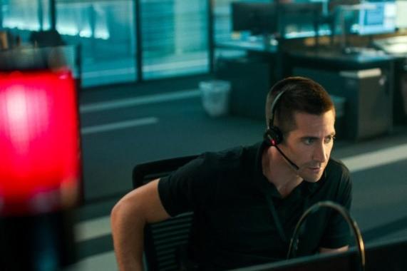 Hollywood heartthrob Jake Gyllenhaal stars as troubled cop Joe Baylor as he is demoted to a 911 call operator while awaiting a court appearance.

Photo: NETFLIX © 2021