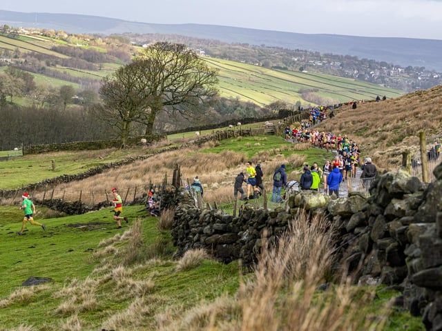 400 runners set off
