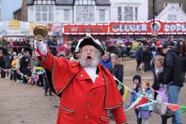 The Town Crier rings in the dip.