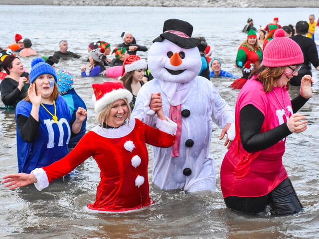 Splashing start to 2022 - Pictures by Keith Douglas Photography