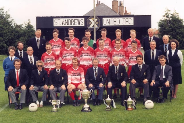 The all conquering squad plus committee from 1989.