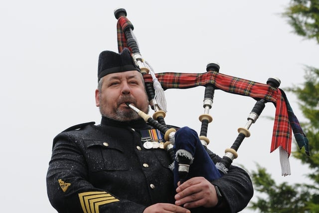 Piper Kevin Turnbull at Selkirk. Photo: Grant Kinghorn
