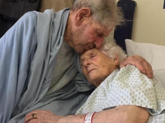 Albert and Betty Bryant touched people's hearts with this emotional photo of them fighting covid together