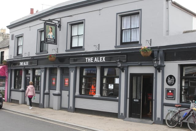 DM2070233a.jpg Pubs in Bognor Regis open after lockdown. The Alex. Photo by Derek Martin Photography